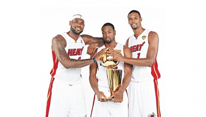 开云体育官方网站-詹姆斯末节封神！热火硬仗击溃广东，巨星价值在绝境中闪耀