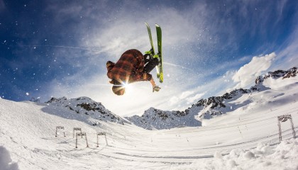 开云体育2026-欧冠决赛之夜，库尔图瓦，以沉默制造风暴