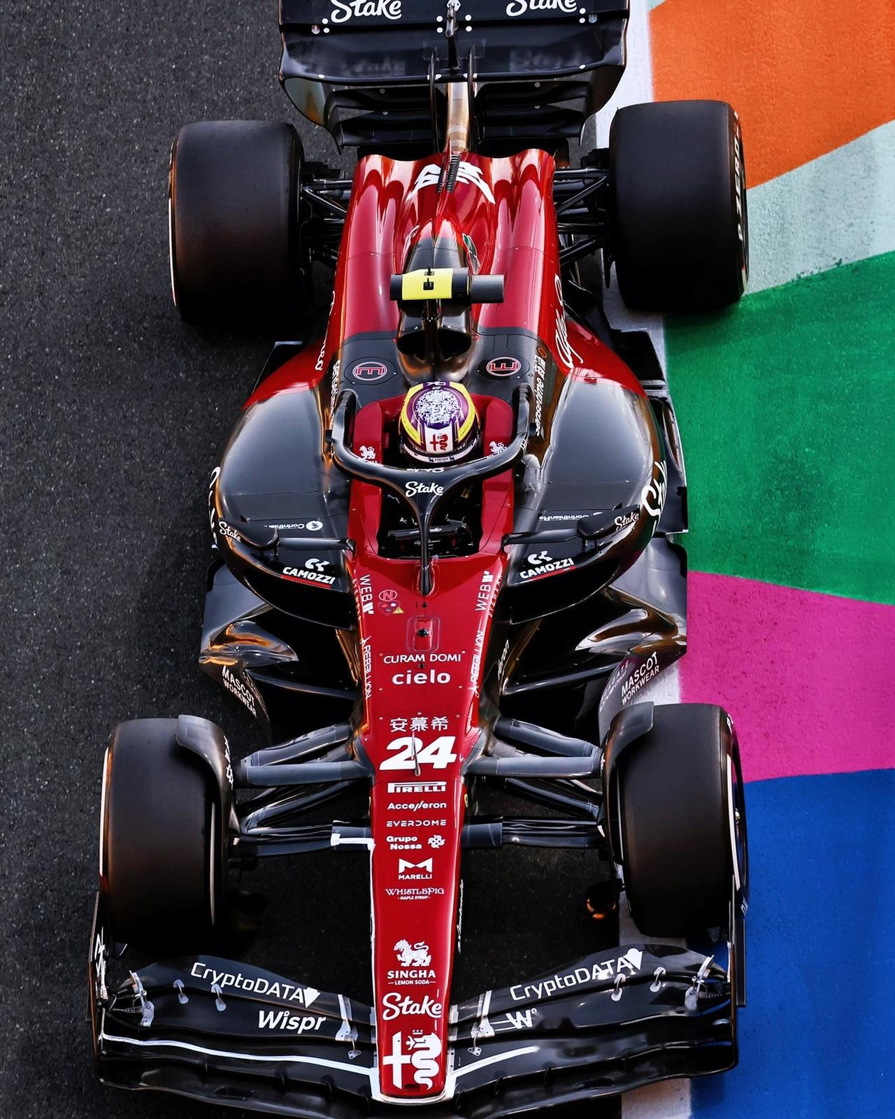 索伯车队鏖战梅赛德斯，皮亚斯特里刷新纪录