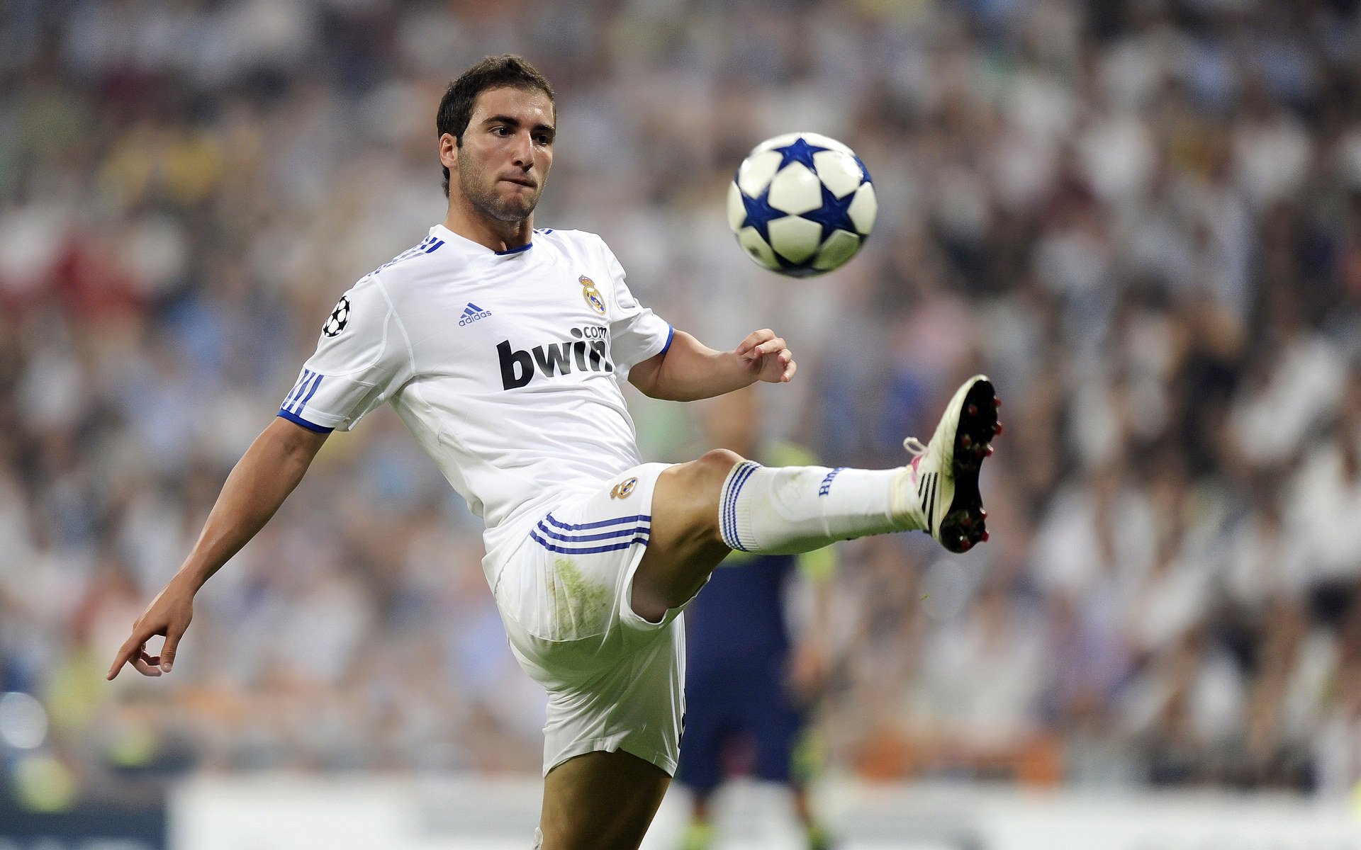 德国速胜尼日利亚，梅西防守端锁死对手，当铁血与艺术在绿茵场殊途同归