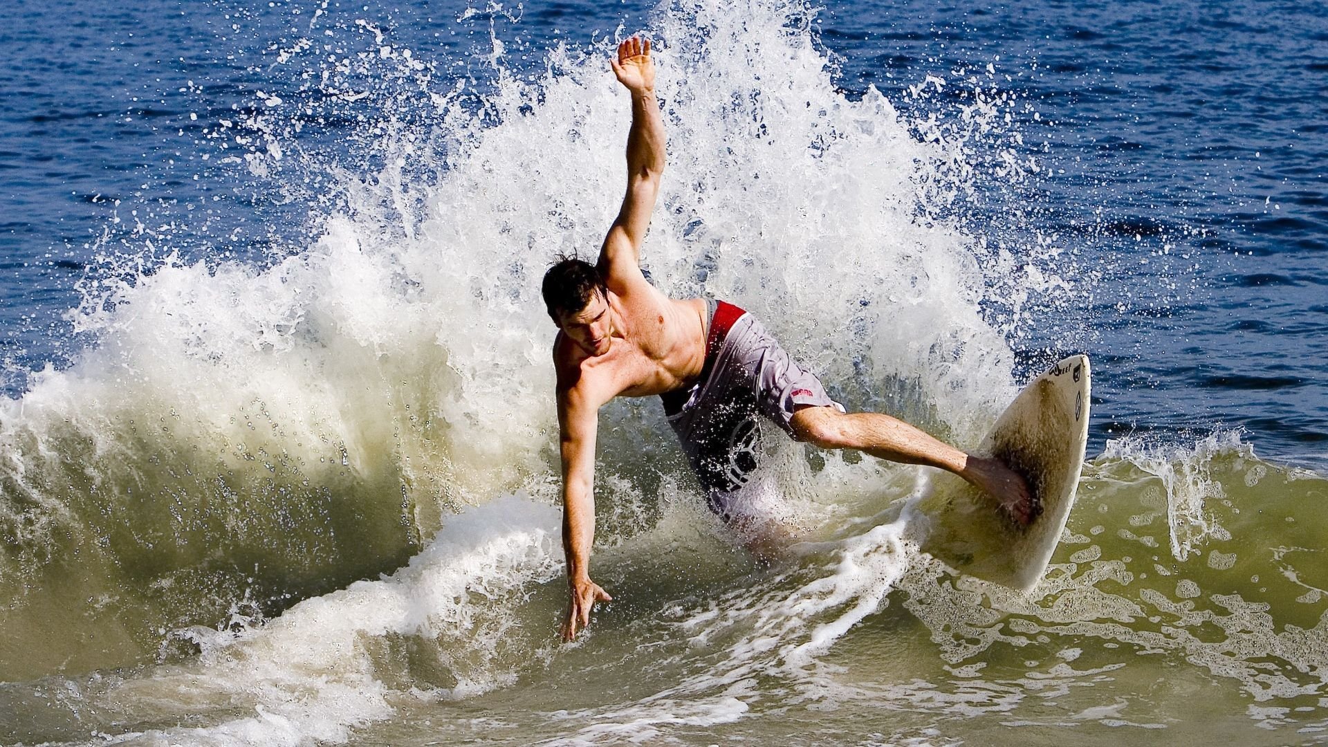 辽宁队带走雄鹿，伦纳德稳定输出不掉线，当东方纪律性驯服美式狂野